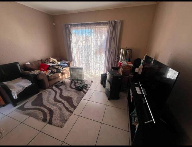 2 BEDROOM PROPERTY TO RENT IN GREENHILLS